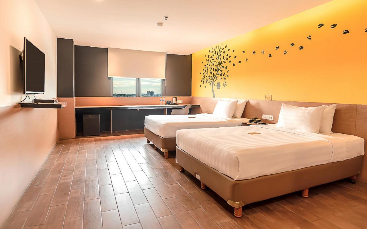 Yellow Bee Tangerang Exterior foto