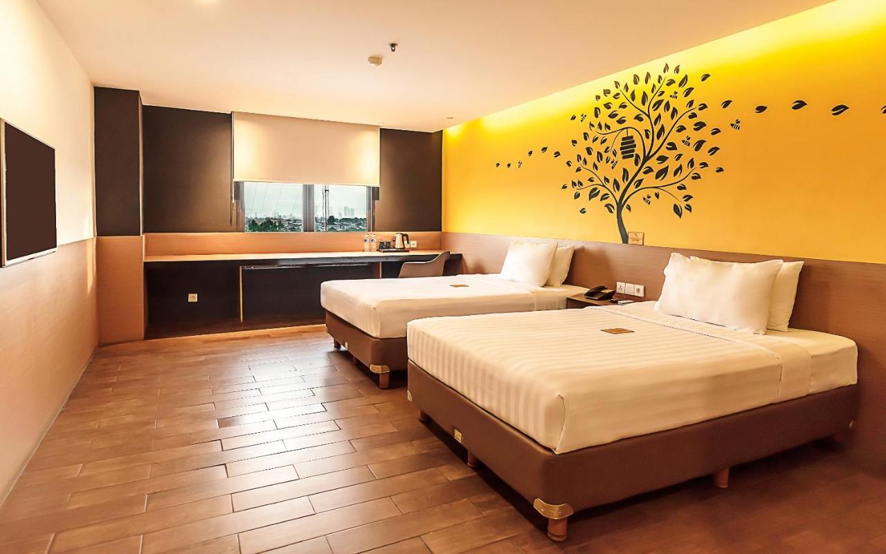 Yellow Bee Tangerang Exterior foto