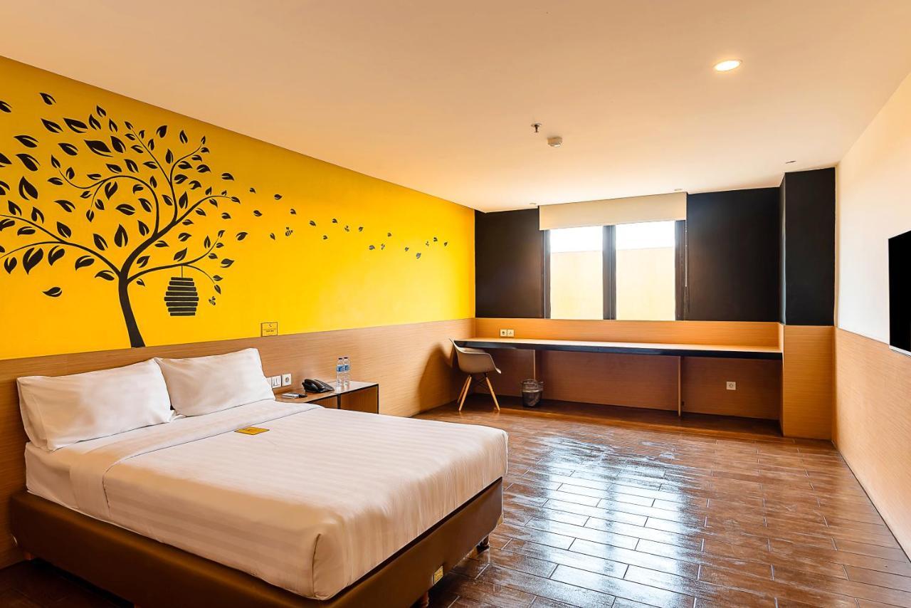 Yellow Bee Tangerang Exterior foto