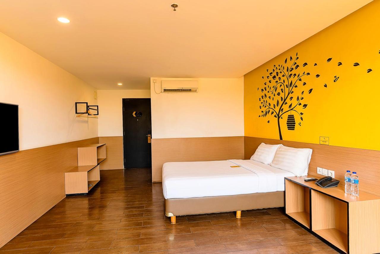 Yellow Bee Tangerang Exterior foto