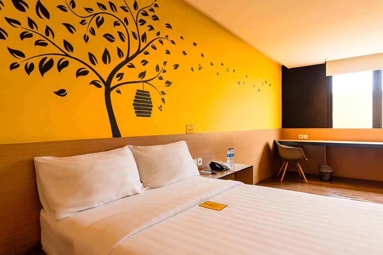 Yellow Bee Tangerang Exterior foto