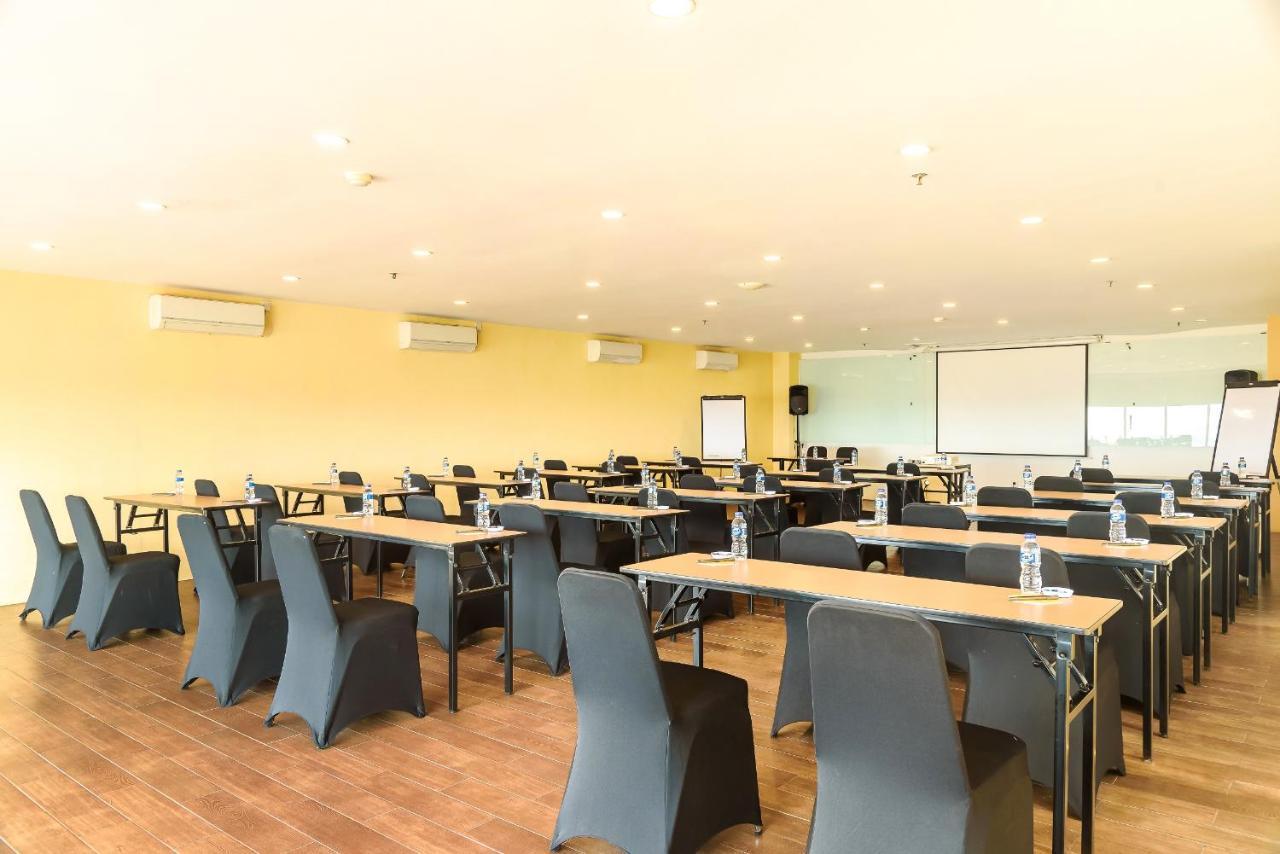 Yellow Bee Tangerang Exterior foto
