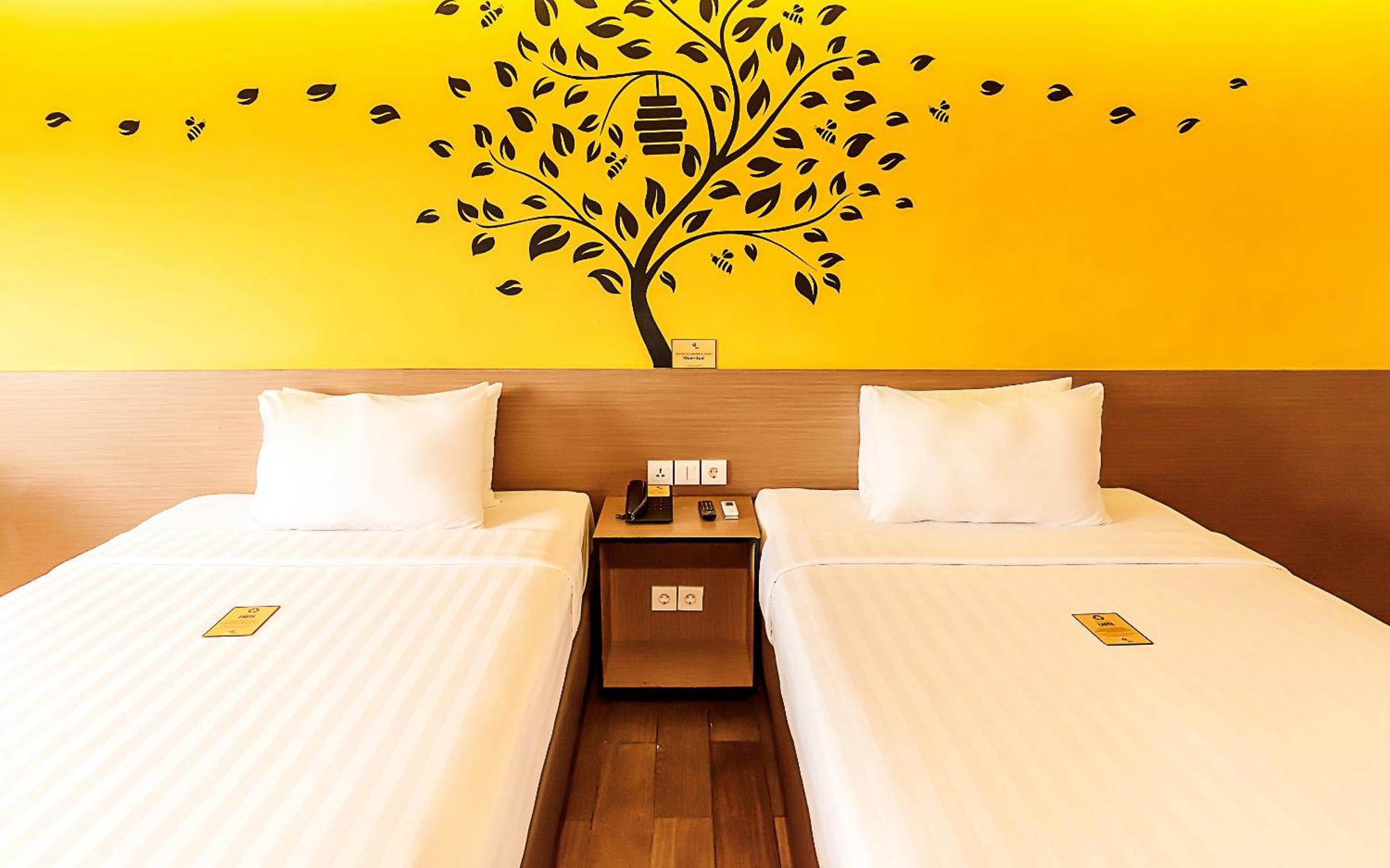Yellow Bee Tangerang Quarto foto