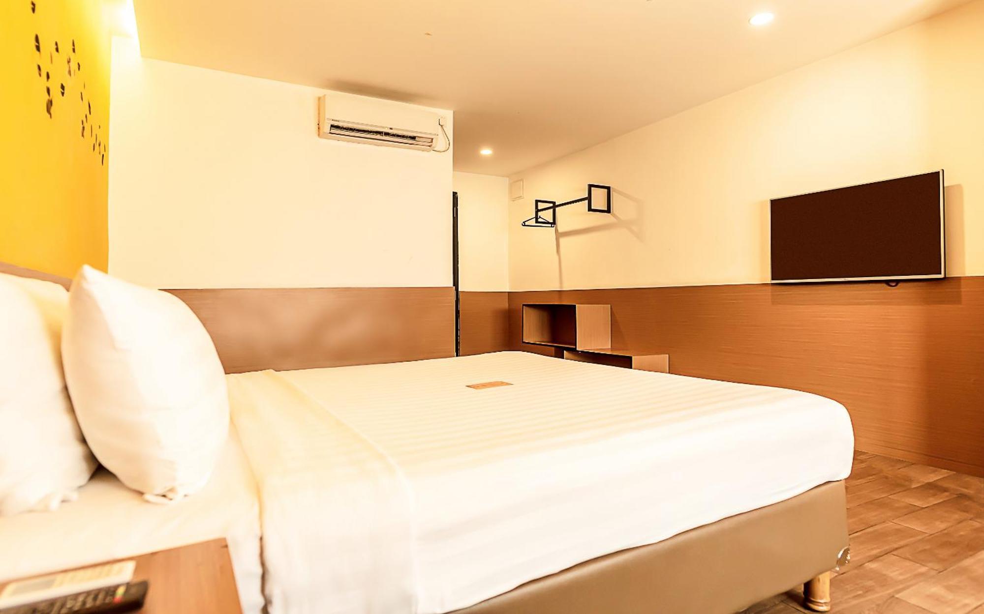 Yellow Bee Tangerang Quarto foto
