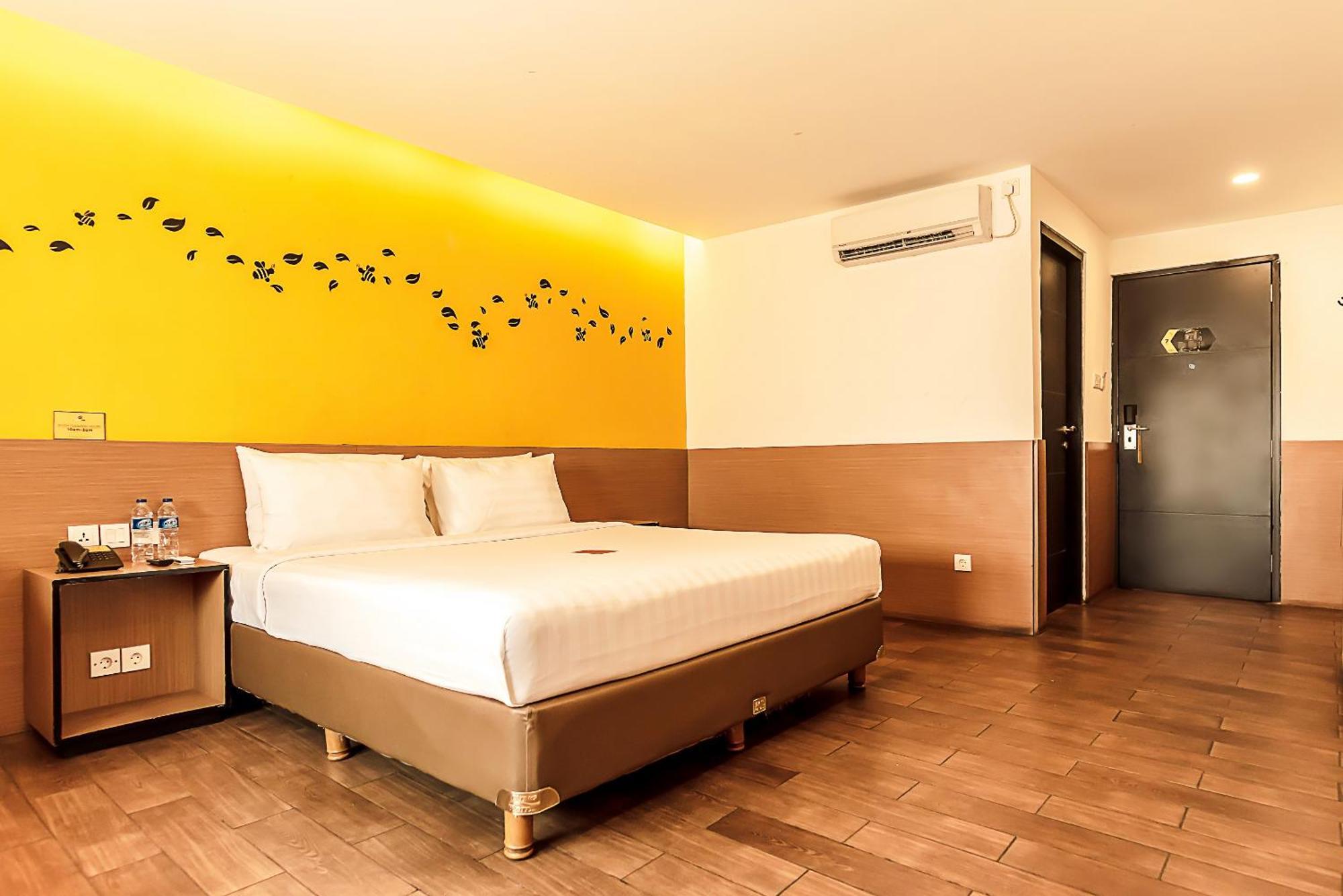 Yellow Bee Tangerang Quarto foto