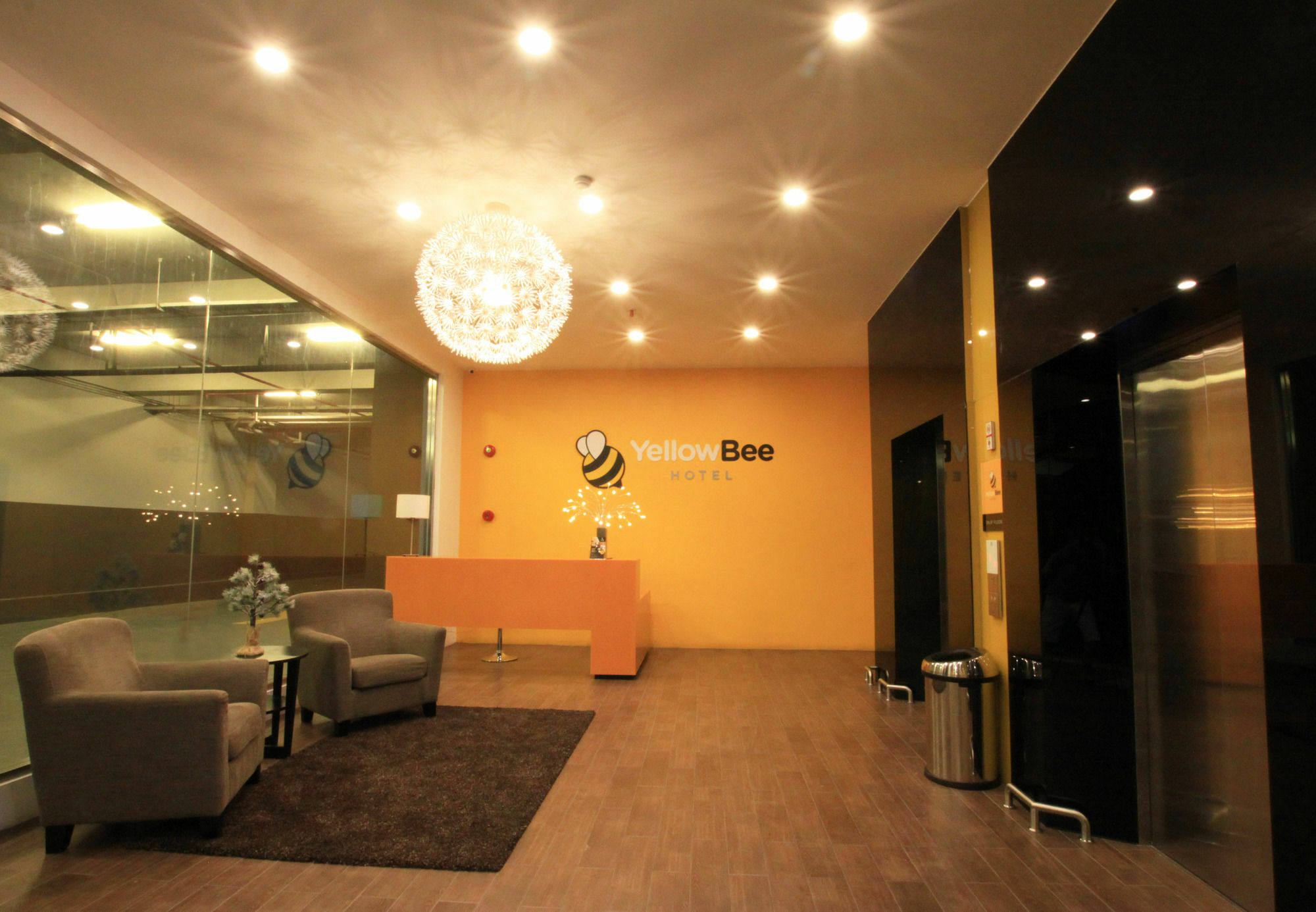 Yellow Bee Tangerang Exterior foto